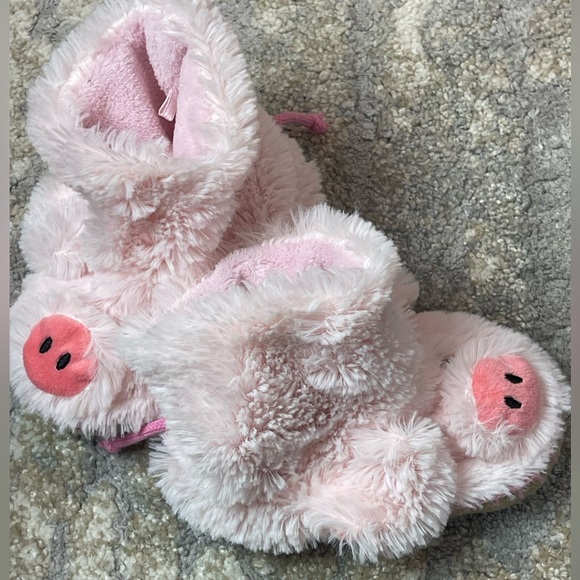 Kids Fuzzy Slouch Slippers - Piggies … rarely worn - Picture 3 of 8